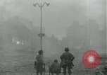 Standbild USA Soldaten von Isigny Frankreich, 1944, aus Sekunde 14 historischem Filmmaterial Videoclip 65675069375