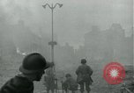 Standbild USA Soldaten von Isigny Frankreich, 1944, aus Sekunde 16 historischem Filmmaterial Videoclip 65675069375