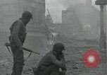Standbild USA Soldaten von Isigny Frankreich, 1944, aus Sekunde 17 historischem Filmmaterial Videoclip 65675069375