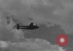 Standbild US Army Air Forces P-38 Flugzeuge auf die Bombardierung Mission Sizilien Italien, 1943, aus Sekunde 18 historischem Filmmaterial Videoclip 65675069415