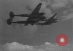 Standbild US Army Air Forces P-38 Flugzeuge auf die Bombardierung Mission Sizilien Italien, 1943, aus Sekunde 26 historischem Filmmaterial Videoclip 65675069415