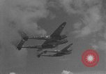 Standbild US Army Air Forces P-38 Flugzeuge auf die Bombardierung Mission Sizilien Italien, 1943, aus Sekunde 34 historischem Filmmaterial Videoclip 65675069415