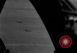Standbild US Army Air Forces P-38 Flugzeuge auf die Bombardierung Mission Sizilien Italien, 1943, aus Sekunde 43 historischem Filmmaterial Videoclip 65675069415