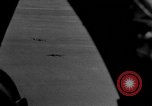 Standbild US Army Air Forces P-38 Flugzeuge auf die Bombardierung Mission Sizilien Italien, 1943, aus Sekunde 44 historischem Filmmaterial Videoclip 65675069415