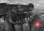 Standbild P-38 Bombardierung Mission Sizilien Italien, 1943, aus Sekunde 48 historischem Filmmaterial Videoclip 65675069418
