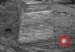 Image d'obstacles sur les plages Royaume-Uni, 1942, de la seconde 22 séquences d'archives historiques vidéo 65675069424