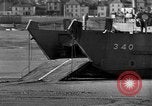 Image d'obstacles sur les plages Royaume-Uni, 1942, de la seconde 23 séquences d'archives historiques vidéo 65675069424