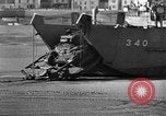 Image d'obstacles sur les plages Royaume-Uni, 1942, de la seconde 27 séquences d'archives historiques vidéo 65675069424