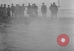 Image d'obstacles sur les plages Royaume-Uni, 1942, de la seconde 14 séquences d'archives historiques vidéo 65675069427