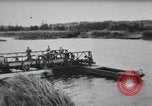 Standbild Bailey Brückenbau Frankreich, 1944, aus Sekunde 7 historischem Filmmaterial Videoclip 65675069434