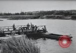 Standbild Bailey Brückenbau Frankreich, 1944, aus Sekunde 8 historischem Filmmaterial Videoclip 65675069434