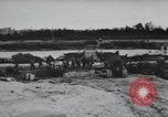 Standbild Bailey Brückenbau Frankreich, 1944, aus Sekunde 13 historischem Filmmaterial Videoclip 65675069434
