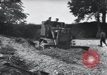 Standbild Bailey Brückenbau Frankreich, 1944, aus Sekunde 17 historischem Filmmaterial Videoclip 65675069434