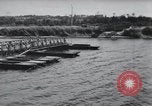Standbild Bailey Brückenbau Frankreich, 1944, aus Sekunde 20 historischem Filmmaterial Videoclip 65675069434