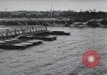 Standbild Bailey Brückenbau Frankreich, 1944, aus Sekunde 21 historischem Filmmaterial Videoclip 65675069434
