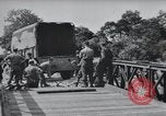 Standbild Bailey Brückenbau Frankreich, 1944, aus Sekunde 25 historischem Filmmaterial Videoclip 65675069434