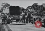 Standbild Bailey Brückenbau Frankreich, 1944, aus Sekunde 27 historischem Filmmaterial Videoclip 65675069434