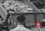 Standbild Bailey Brückenbau Frankreich, 1944, aus Sekunde 29 historischem Filmmaterial Videoclip 65675069434