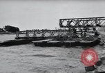 Standbild Bailey Brückenbau Frankreich, 1944, aus Sekunde 38 historischem Filmmaterial Videoclip 65675069434