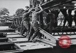 Standbild Bailey Brückenbau Frankreich, 1944, aus Sekunde 40 historischem Filmmaterial Videoclip 65675069434