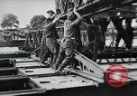 Standbild Bailey Brückenbau Frankreich, 1944, aus Sekunde 43 historischem Filmmaterial Videoclip 65675069434