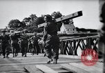 Standbild Bailey Brückenbau Frankreich, 1944, aus Sekunde 46 historischem Filmmaterial Videoclip 65675069434