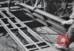 Standbild Bailey Brückenbau Frankreich, 1944, aus Sekunde 50 historischem Filmmaterial Videoclip 65675069434