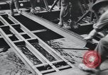 Standbild Bailey Brückenbau Frankreich, 1944, aus Sekunde 51 historischem Filmmaterial Videoclip 65675069434