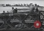Standbild Bailey Brückenbau Frankreich, 1944, aus Sekunde 58 historischem Filmmaterial Videoclip 65675069434