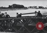 Standbild Bailey Brückenbau Frankreich, 1944, aus Sekunde 61 historischem Filmmaterial Videoclip 65675069434