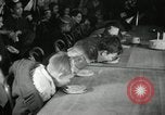 Image pie concours de manger New York United States USA, 1935, de la seconde 30 séquences d'archives historiques vidéo 65675069441