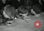 Image pie concours de manger New York United States USA, 1935, de la seconde 33 séquences d'archives historiques vidéo 65675069441