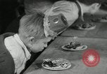 Image pie concours de manger New York United States USA, 1935, de la seconde 44 séquences d'archives historiques vidéo 65675069441
