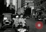 Immagine di Auto d'epoca drive in Philadelphia Philadelphia Pennsylvania USA, 1935, secondo 40 filmato di repertorio 65675069443