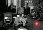 Immagine di Auto d'epoca drive in Philadelphia Philadelphia Pennsylvania USA, 1935, secondo 41 filmato di repertorio 65675069443