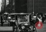 Immagine di Auto d'epoca drive in Philadelphia Philadelphia Pennsylvania USA, 1935, secondo 53 filmato di repertorio 65675069443