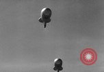 Standbild barrage Ballon United States USA, 1943, aus Sekunde 7 historischem Filmmaterial Videoclip 65675069451
