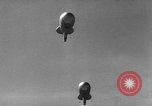 Standbild barrage Ballon United States USA, 1943, aus Sekunde 8 historischem Filmmaterial Videoclip 65675069451