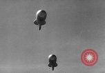 Standbild barrage Ballon United States USA, 1943, aus Sekunde 9 historischem Filmmaterial Videoclip 65675069451