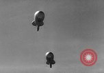 Standbild barrage Ballon United States USA, 1943, aus Sekunde 10 historischem Filmmaterial Videoclip 65675069451