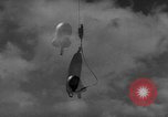 Standbild barrage Ballon United States USA, 1943, aus Sekunde 13 historischem Filmmaterial Videoclip 65675069451