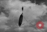 Standbild barrage Ballon United States USA, 1943, aus Sekunde 17 historischem Filmmaterial Videoclip 65675069451