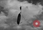 Standbild barrage Ballon United States USA, 1943, aus Sekunde 18 historischem Filmmaterial Videoclip 65675069451