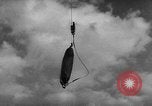 Standbild barrage Ballon United States USA, 1943, aus Sekunde 20 historischem Filmmaterial Videoclip 65675069451
