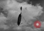 Standbild barrage Ballon United States USA, 1943, aus Sekunde 22 historischem Filmmaterial Videoclip 65675069451