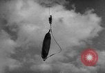 Standbild barrage Ballon United States USA, 1943, aus Sekunde 23 historischem Filmmaterial Videoclip 65675069451