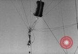 Standbild barrage Ballon United States USA, 1943, aus Sekunde 25 historischem Filmmaterial Videoclip 65675069451