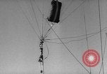 Standbild barrage Ballon United States USA, 1943, aus Sekunde 26 historischem Filmmaterial Videoclip 65675069451