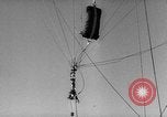 Standbild barrage Ballon United States USA, 1943, aus Sekunde 29 historischem Filmmaterial Videoclip 65675069451
