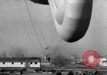 Standbild barrage Ballon United States USA, 1943, aus Sekunde 30 historischem Filmmaterial Videoclip 65675069451